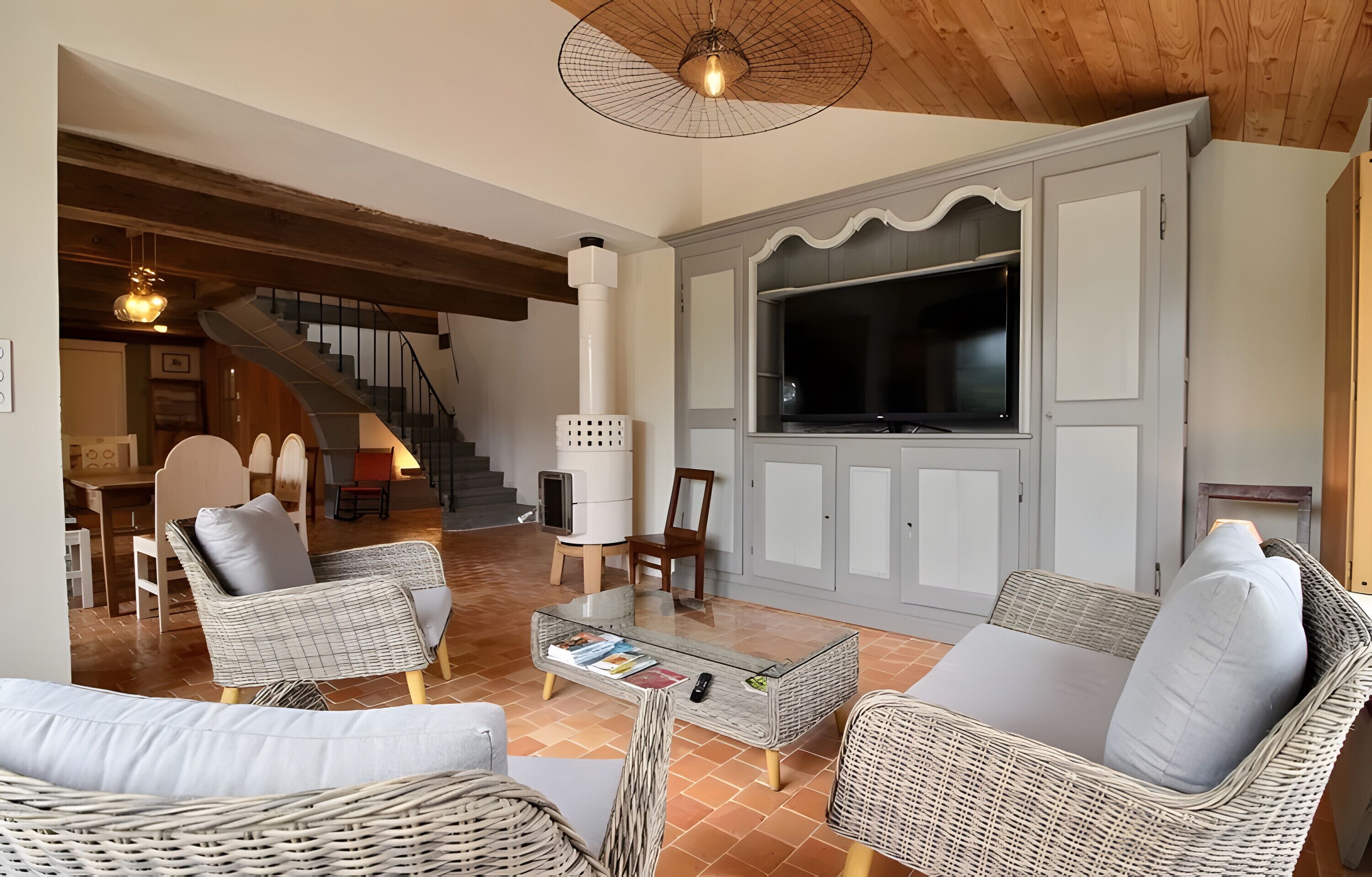 Televisie en een open haard