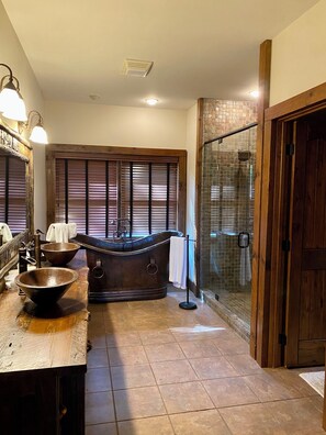 Towels, toilet paper - Marvelous & Private 4-bedroom cabin in Blue Ridge (Blue Ridge)