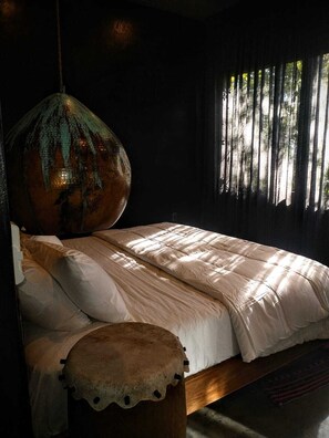 客房内保险箱、遮光窗帘、隔音、免费 WiFi