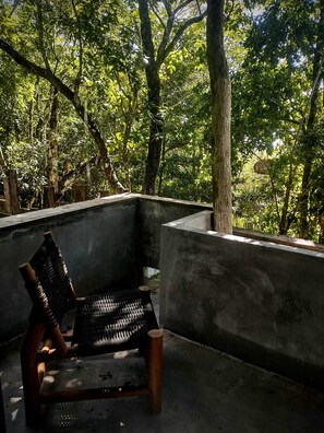 客房内保险箱、遮光窗帘、隔音、免费 WiFi