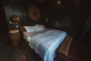 Deluxe Room, 1 King Bed, Garden View | In-room safe, blackout drapes, soundproofing, free WiFi