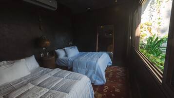 Caja de seguridad en la habitación, cortinas blackout y insonorización