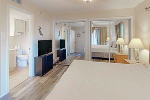 2 bedrooms, internet, bed sheets