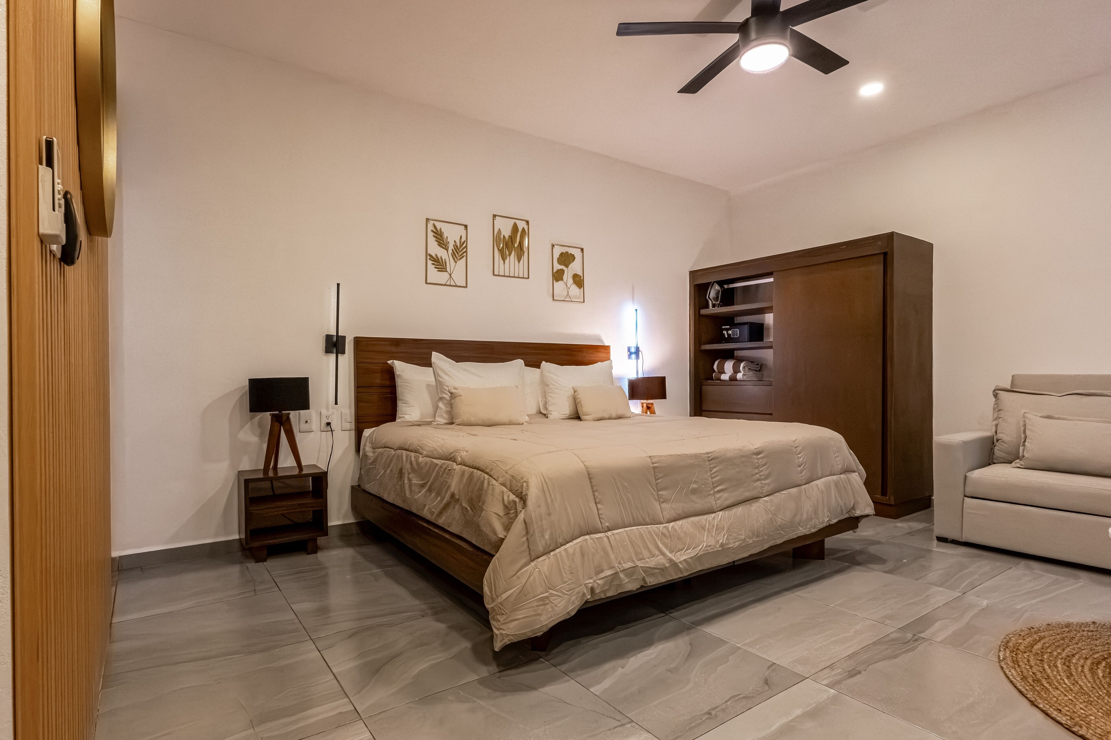 Iron/ironing board, Internet, bed sheets