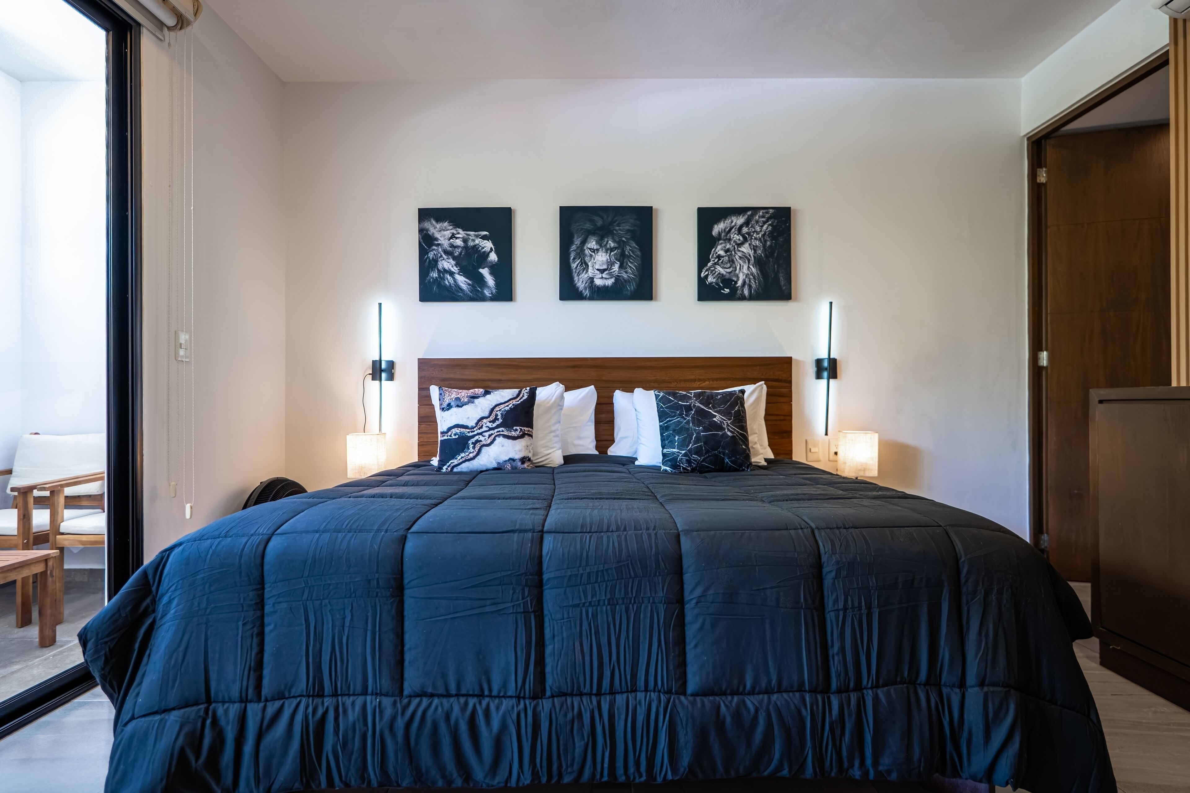 Fer et planche à repasser, accès à Internet, literie fournie