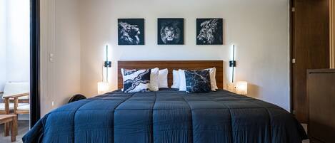 Fer et planche Ă repasser, accĂšs Ă Internet, literie fournie