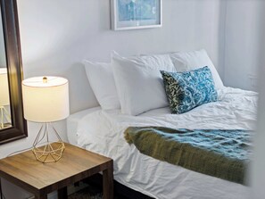 2 Schlafzimmer, Schreibtisch, Bügeleisen/Bügelbrett, Reisekinderbett