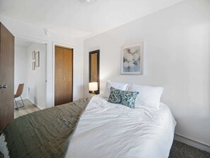 2 bedrooms, desk, iron/ironing board, travel crib