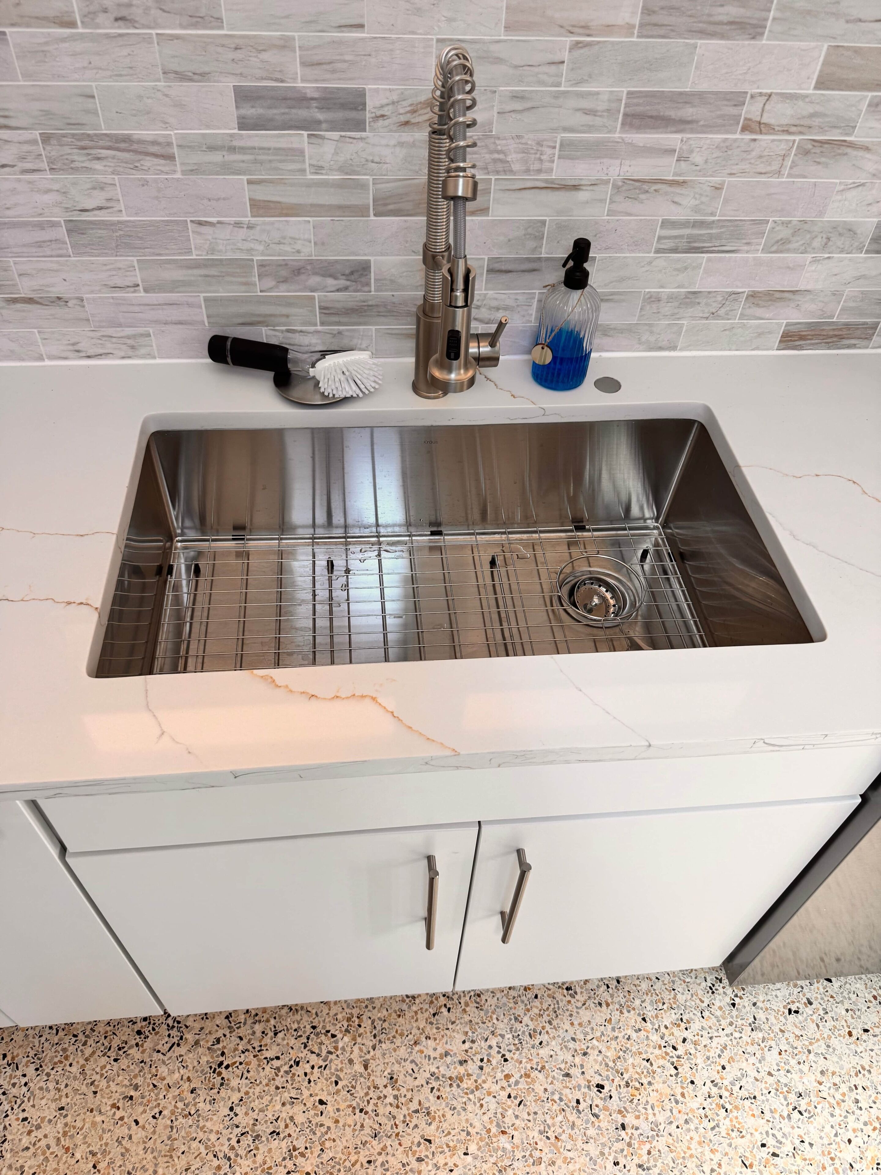 冰箱、微波炉、烤箱、炉灶