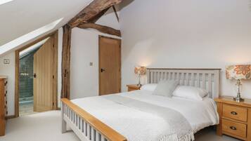 5 camere, con stile personalizzato, con arredamento individuale