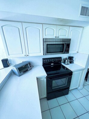 Coffee/tea maker, fridge, microwave, oven - Shine Suites Duplex (Miami Beach)