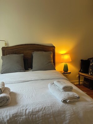 1 bedroom, iron/ironing board, free WiFi, bed sheets - Chez Nour room (Paris)