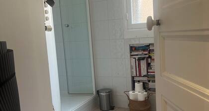 Chez Nour room