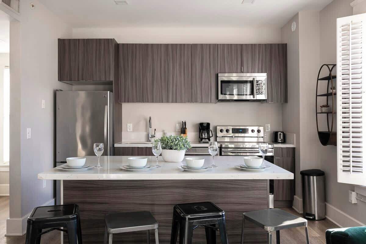 Kühlschrank, Mikrowelle, Ofen, Herdplatte