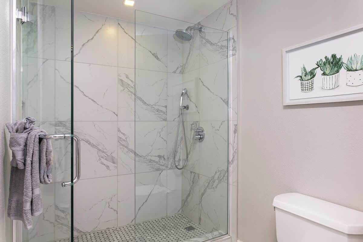 Shower, hair dryer, towels, shampoo