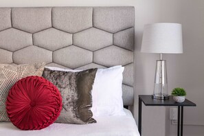 2 habitaciones, tabla de planchar con plancha, wifi y ropa de cama 