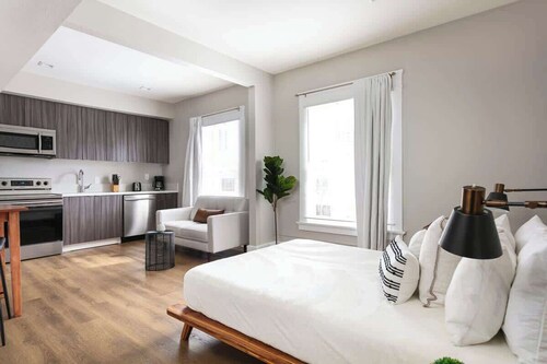 Trendy Studio w/ Full Kitchen | Heart of Gaslamp