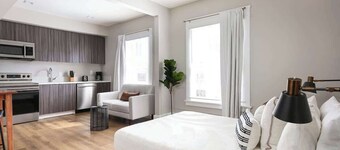 Trendy Studio w/ Full Kitchen | Heart of Gaslamp