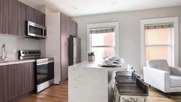 Fridge, microwave, oven, stovetop