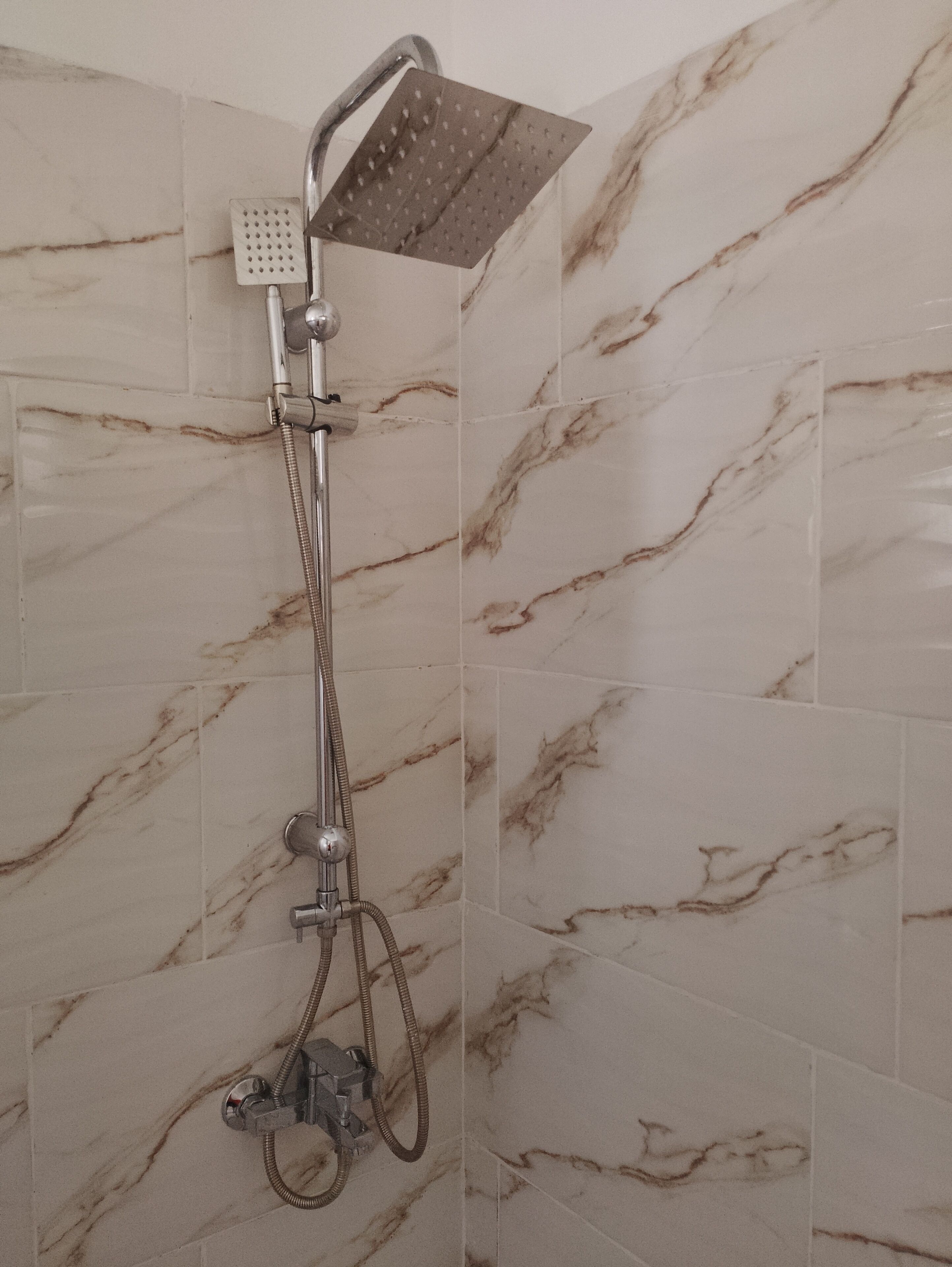 Basic Apartment | Bathroom | Free toiletries, hair dryer, towels, soap