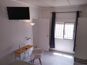 Premium bedding, down duvets, pillow-top beds, desk - Toscana Apartamentos (Progreso)