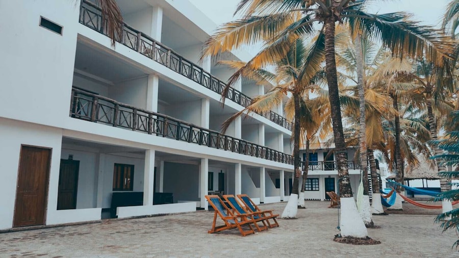 HOTEL LOS TAMBOS DEL CARIBE BEACH