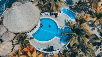 2 outdoor pools