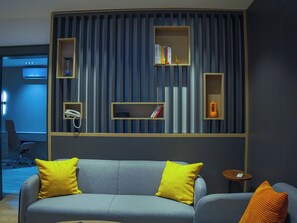 Luxury Apart Daire, 1 Yatak Odası, Sigara İçilmez, Şehir Manzaralı | Oturma alanı