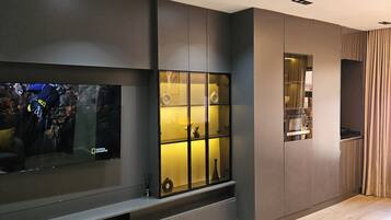 Luxury Apartment, 1 Bedroom, Non Smoking, City View | Private kitchen