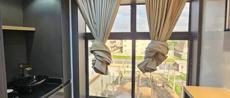 Luxury Apartment, 1 Bedroom, Non Smoking, City View | Private kitchen