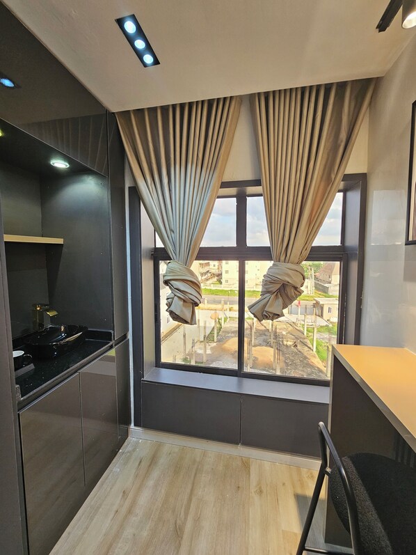 Luxury Apartment, 1 Bedroom, Non Smoking, City View | Private kitchen
