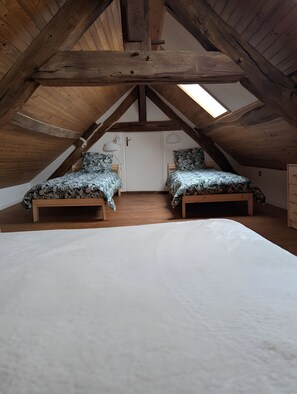 2 bedrooms, WiFi, bed sheets