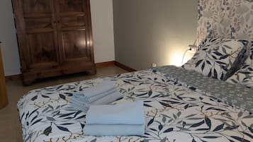 2 bedrooms, WiFi, bed sheets