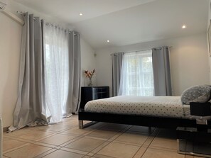 5 bedrooms, iron/ironing board, WiFi, bed sheets