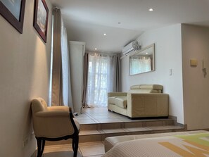 5 bedrooms, iron/ironing board, WiFi, bed sheets