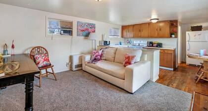 Flamingo Hideaway 1-Bed Suite Near Downtown