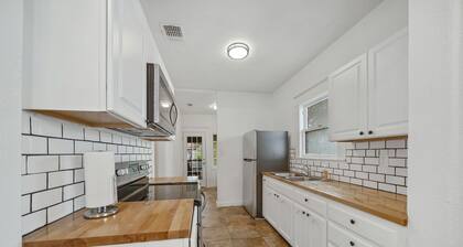 Historic Home 5 Min to Downtown!