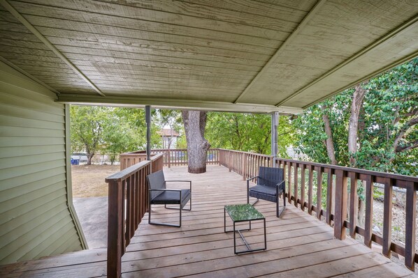 Terrace/patio - Historic Home 5 Min to Downtown! (San Antonio)