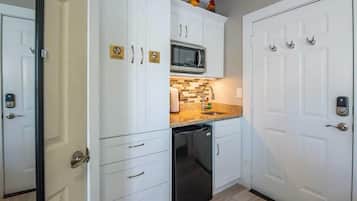 Fridge, microwave, coffee/tea maker, cookware/dishes/utensils