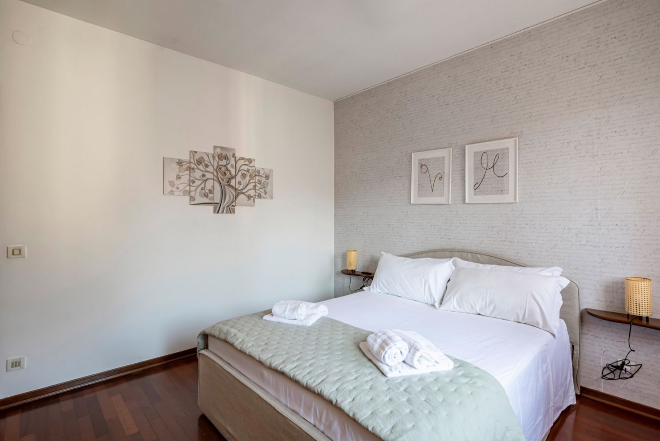3 habitaciones y tabla de planchar con plancha 
