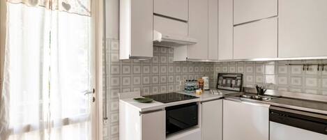Refrigerador, microondas, tostadora
