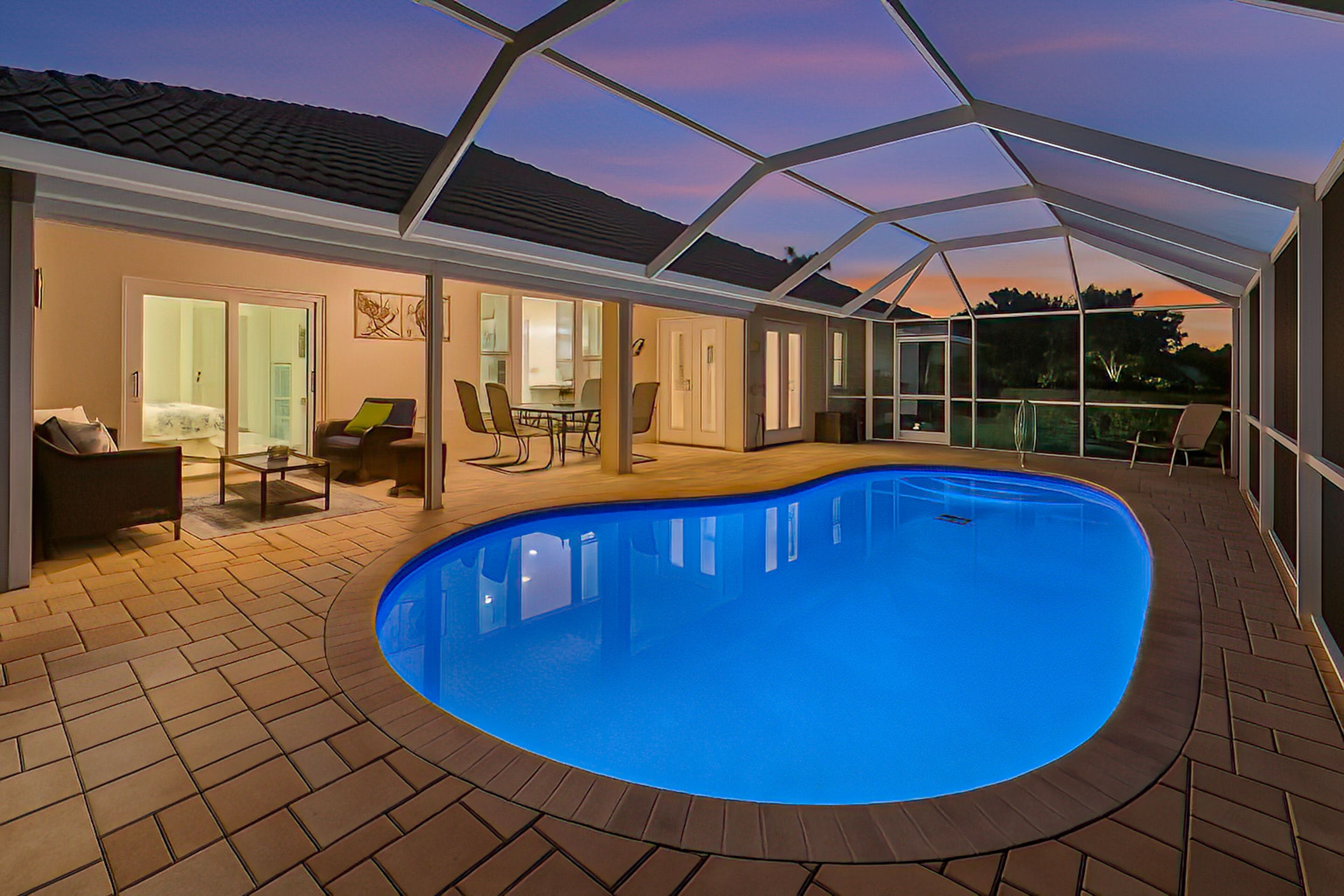 حمّام سباحة مُدفَّأ