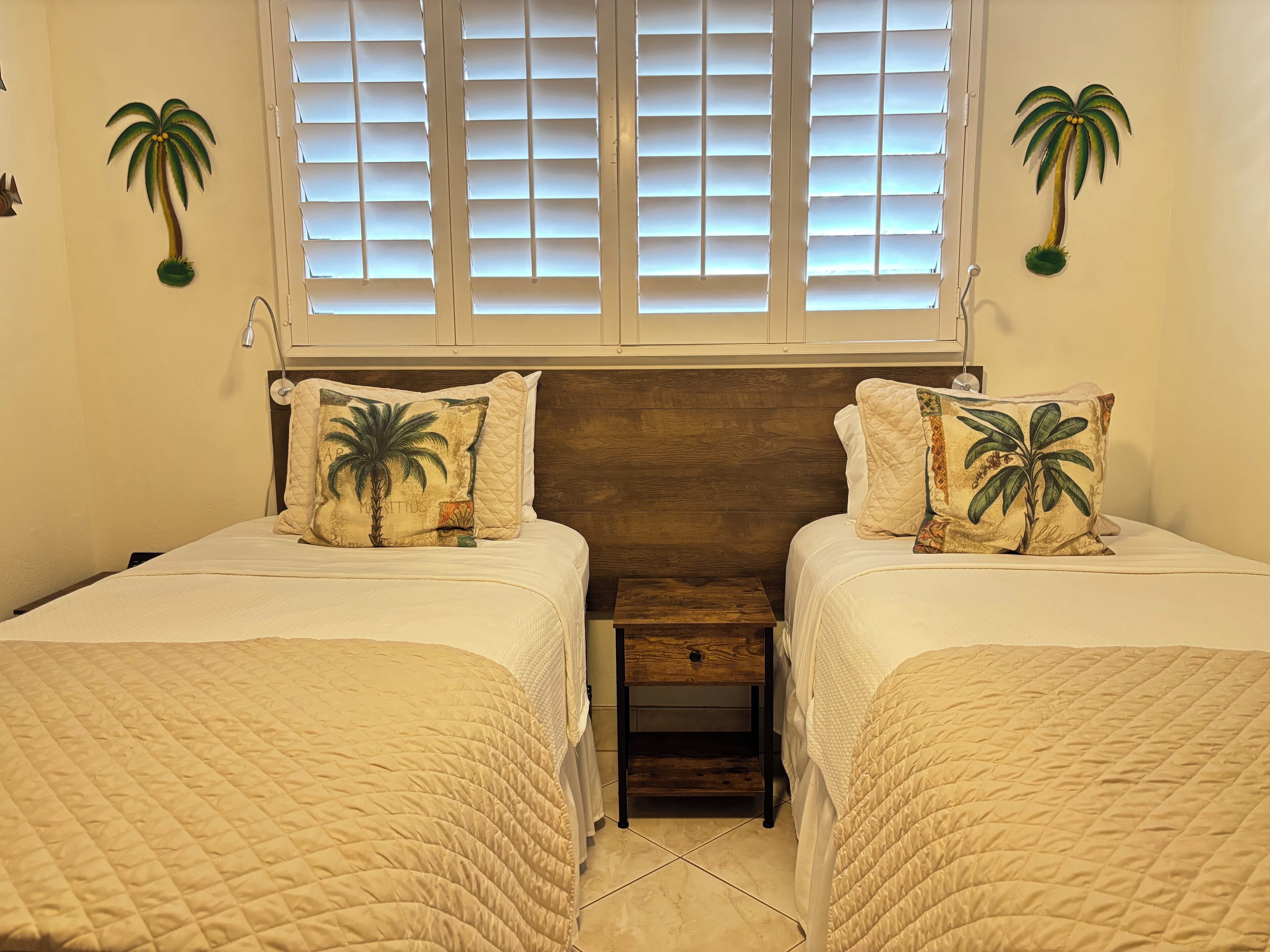 2 bedrooms, iron/ironing board, internet, bed sheets