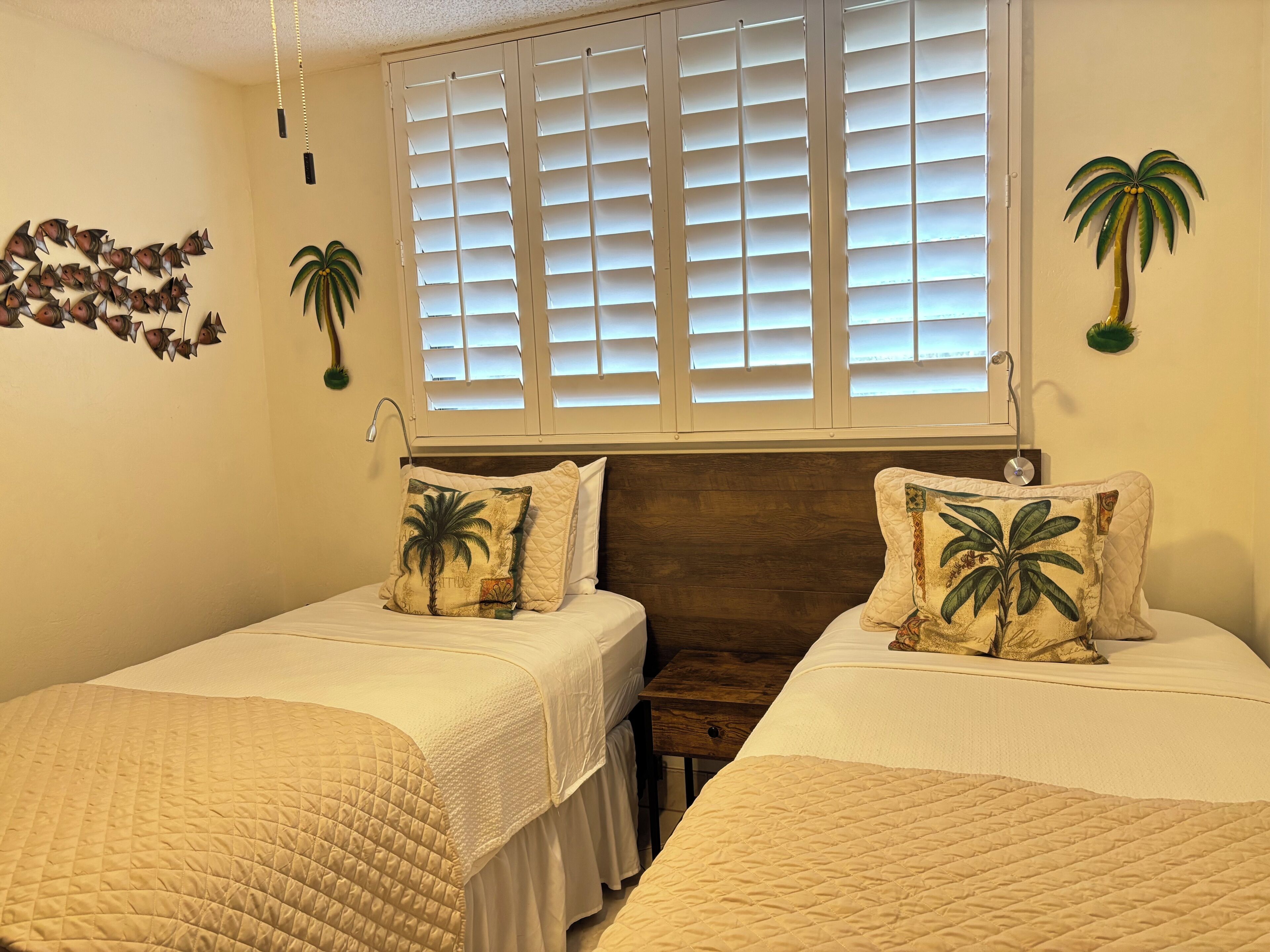 2 bedrooms, iron/ironing board, internet, bed sheets