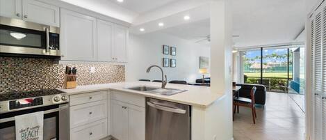 Micro-ondes, four, plaque de cuisson, lave-vaisselle