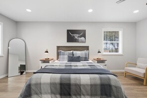 4 bedrooms, iron/ironing board, WiFi, bed sheets