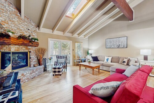 Townhome with Fireplace, Access to Heated Pool, Sauna, Near Ski Resort