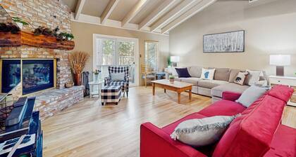 Townhome with Fireplace, Access to Heated Pool, Sauna, Near Ski Resort