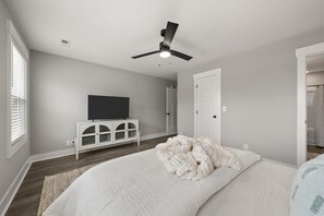 3 bedrooms, iron/ironing board, WiFi, bed sheets