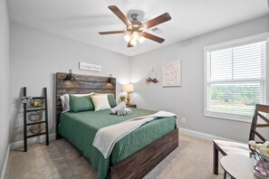 2 Schlafzimmer, Schreibtisch, Bügeleisen/Bügelbrett, WLAN